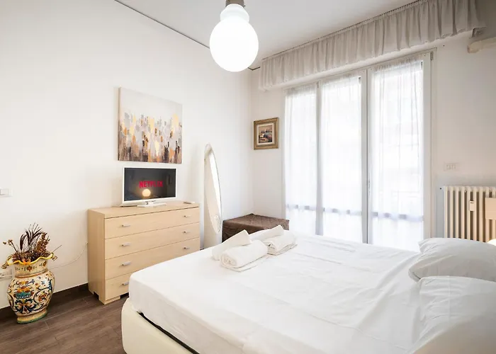 Riverside Apartment In Florence