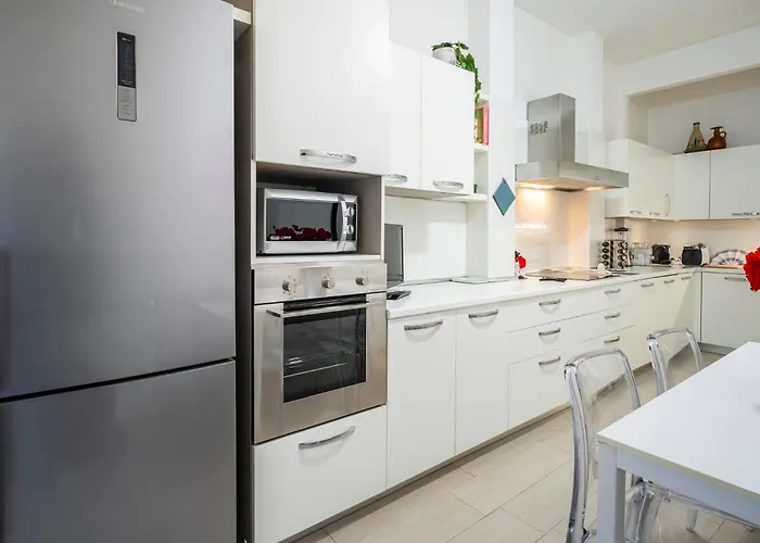 Riverside Apartment In Florence